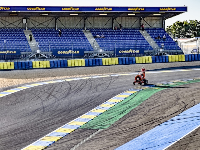 WEC 24h Le Mans 2026 Streckenreinigung1 Reinhold Deisenhofer MotorMag