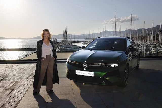 Opel Astra Electric aussen Front Tina Ruland MotorMag 