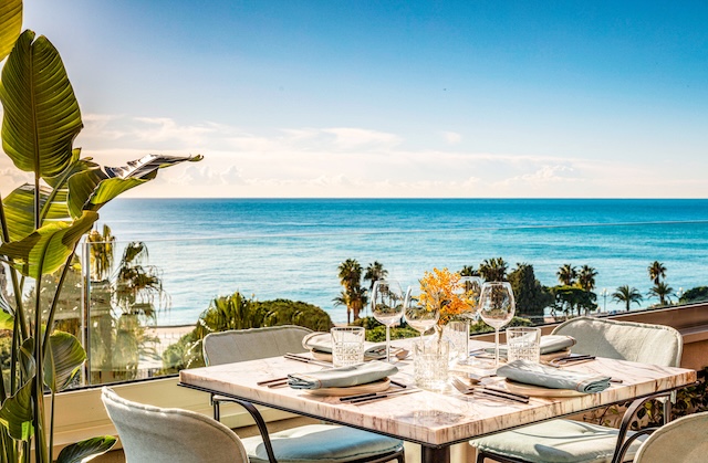 MotorMag-03-2026-TRAVELness-Anantara_Plaza_Nice_Hotel_Restaurant © Anantara Hotels, Resorts & Spas