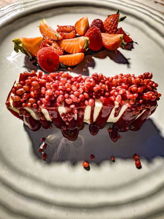 MotorMag-03-2026-TRAVELness-Anantara_Plaza-Restaurant-SEEN-Nachspeise-IMG_8356